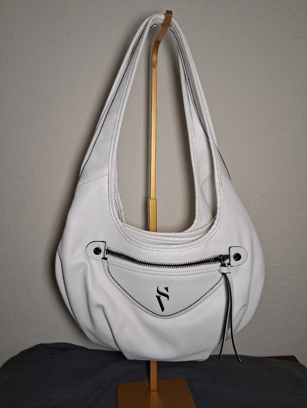 Simply Vera White Cresent Shoulder Bag